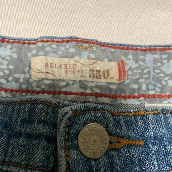 Levi’s women’s shorts Size 16, excellent condition. - Picture 2 of 3